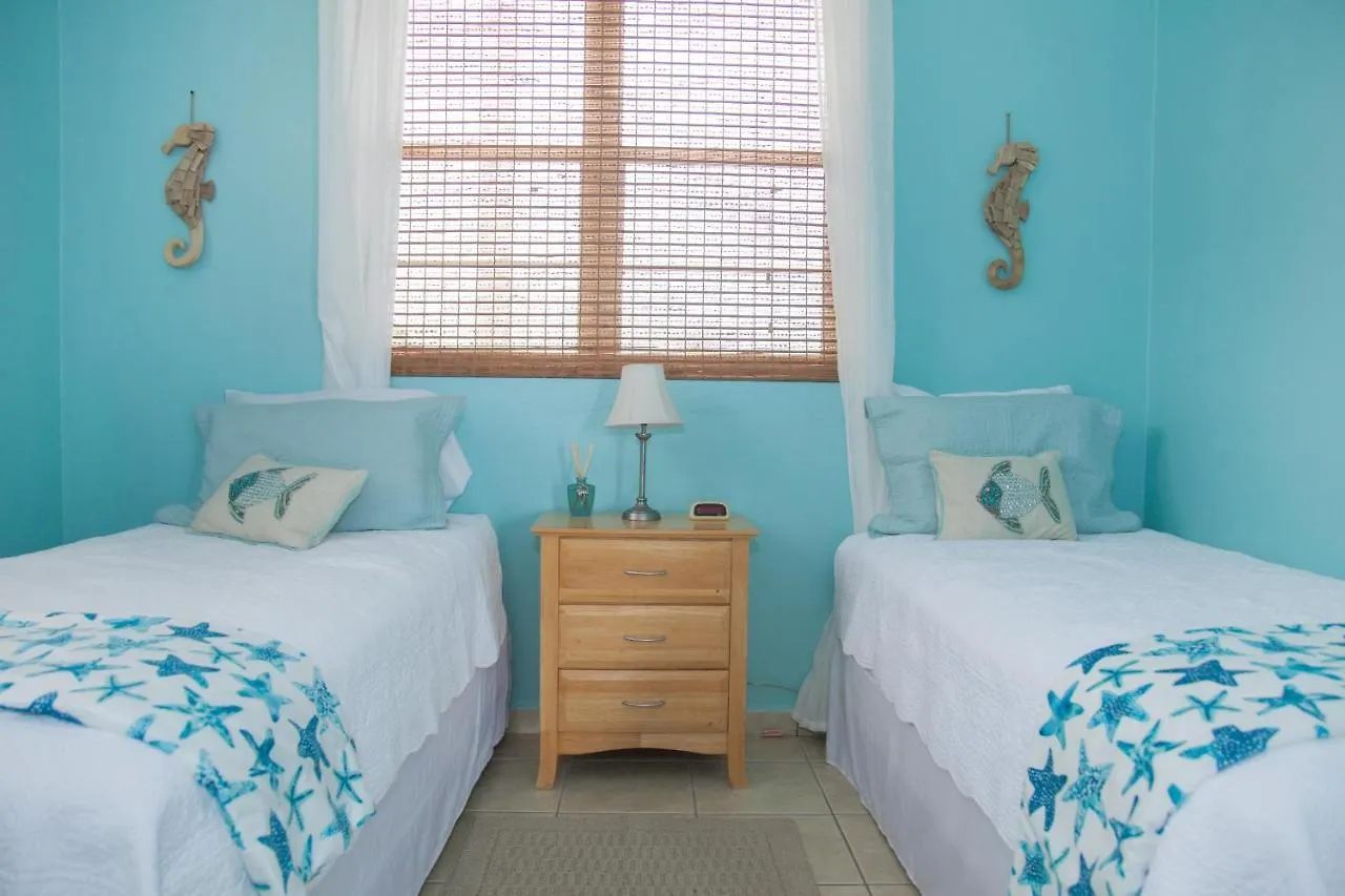 Coco Loco Ocean Views, Balcony, Pool, Laundry Apartment Rincon