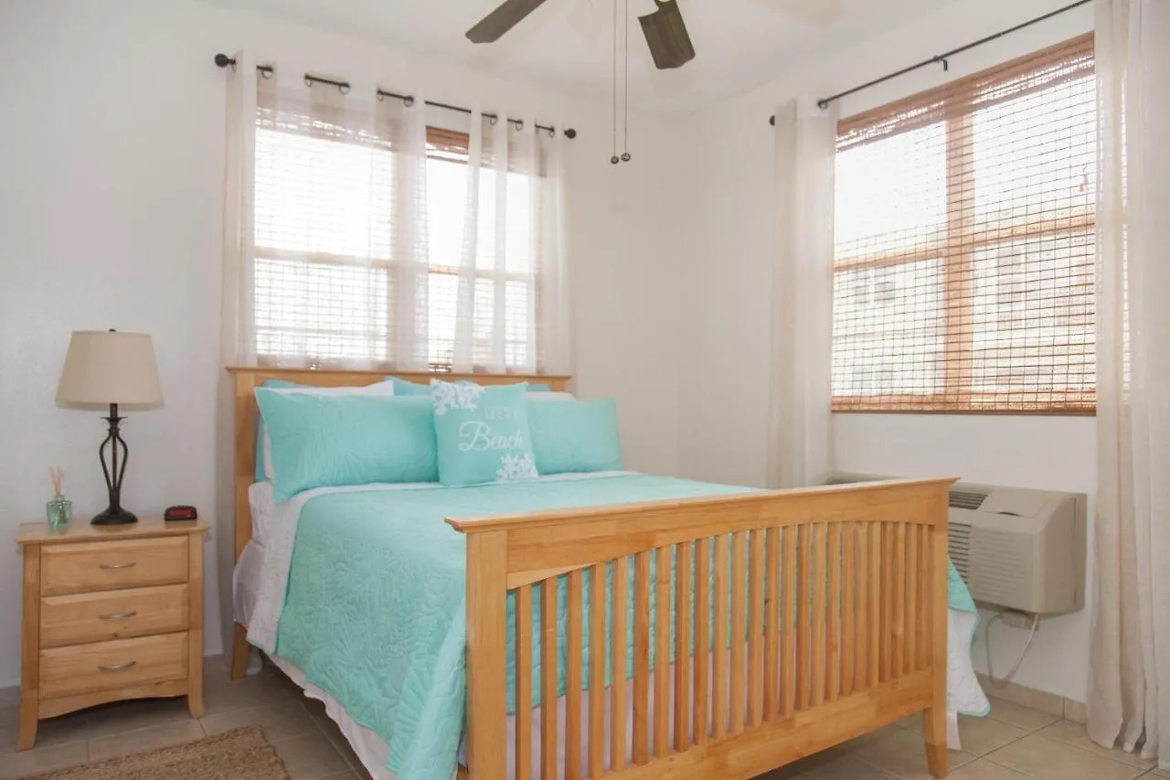 Coco Loco Ocean Views, Balcony, Pool, Laundry Apartment Rincon